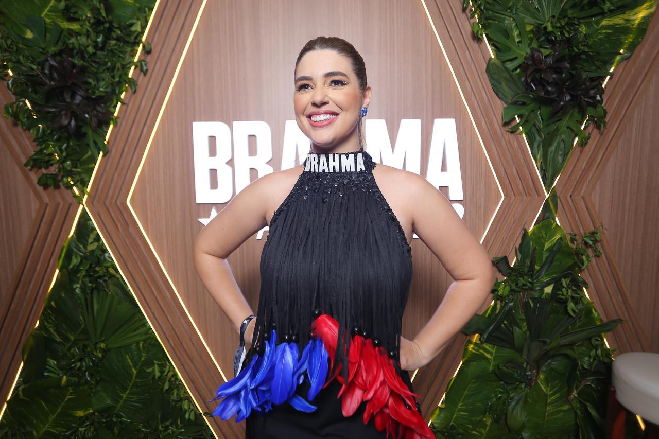 Vivian Amorim brilha na primeira noite do Camarote Brahma no Festival de Parintins 2024