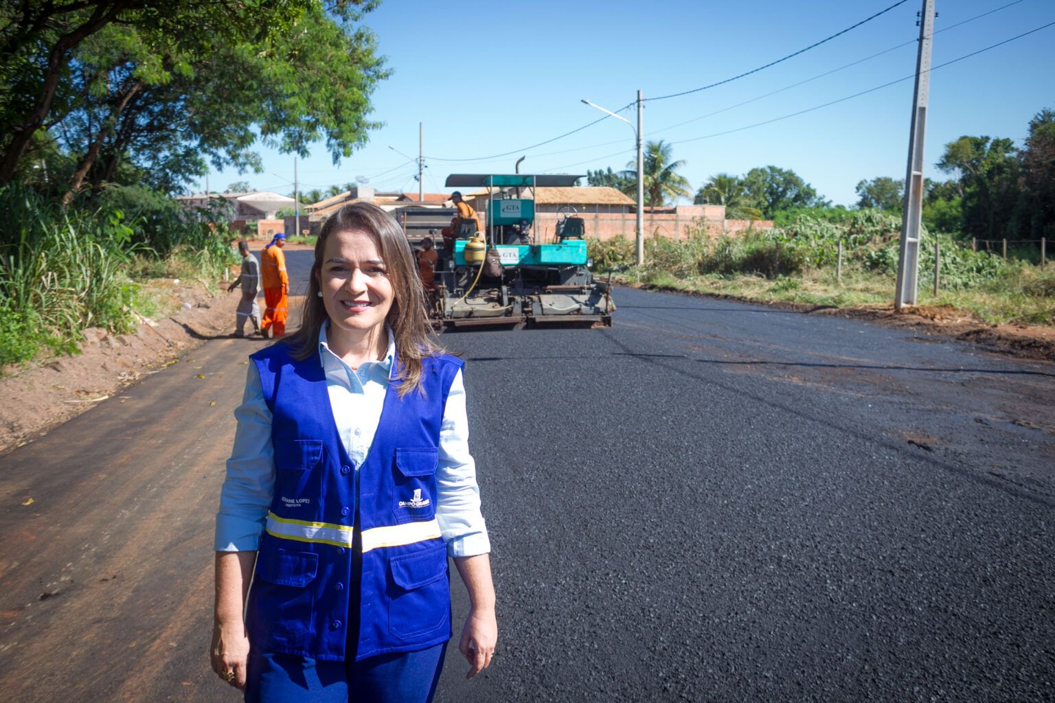 Adriane Lopes vai construir 400 km de asfalto novo beneficiando mais de 20 bairros das sete regiões