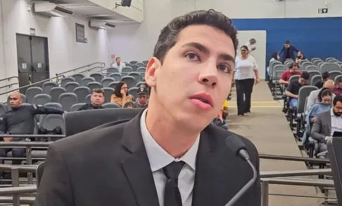 Jean Ferreira (PT) articulou a votação em regime de urgência do PL que cria o Conselho Municipal LGBTQIA+. O projeto, aprovado com 18 votos, é considerado uma luta histórica de 15 anos para a construção de políticas públicas em Campo Grande.